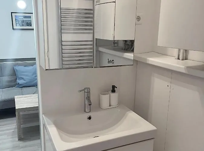 Renovated City Center Apt End Of Sept 23 Apartamento